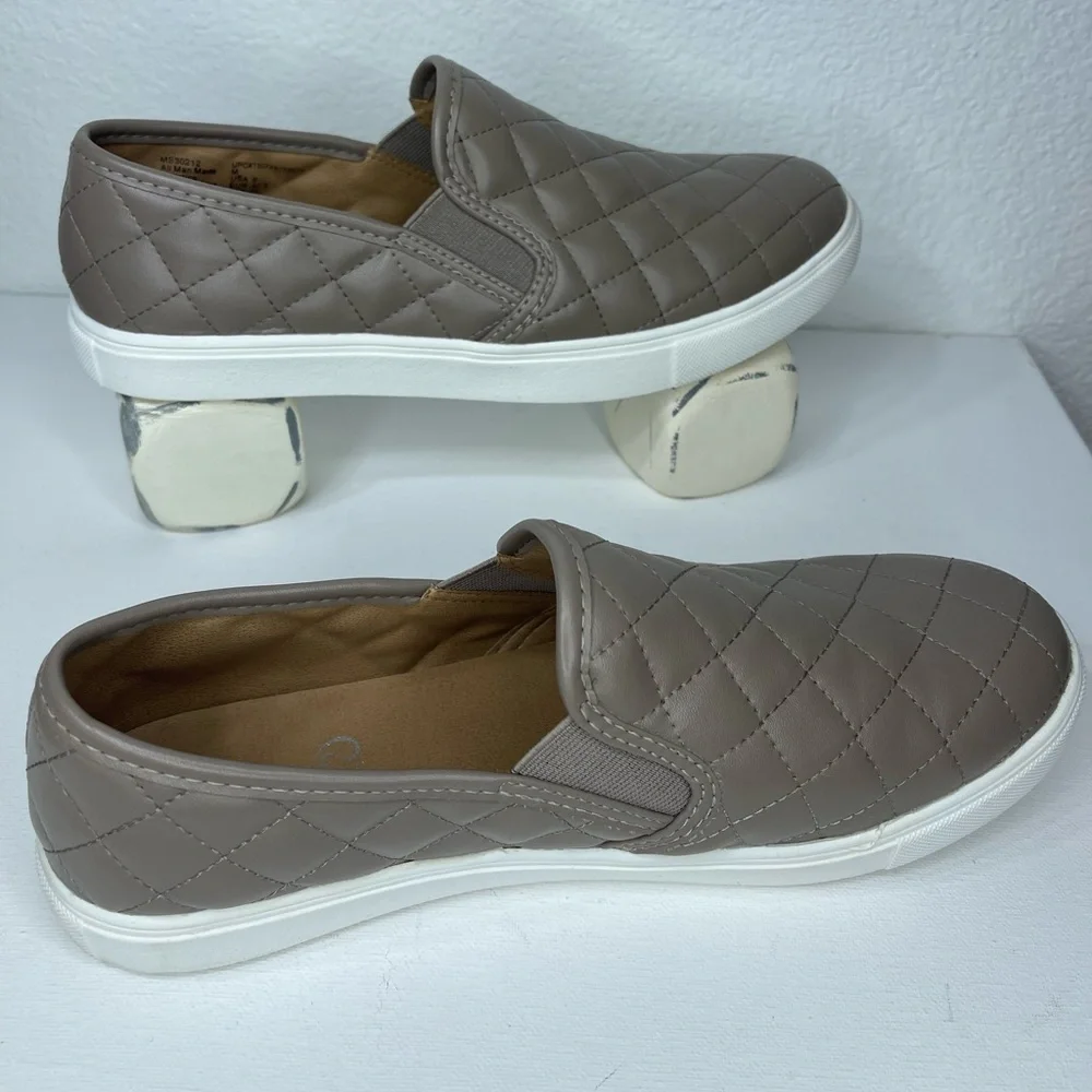 Mountain Sole Women's Slip On Sneaker Comfort Shoes Quilted Faux Leather Size 9